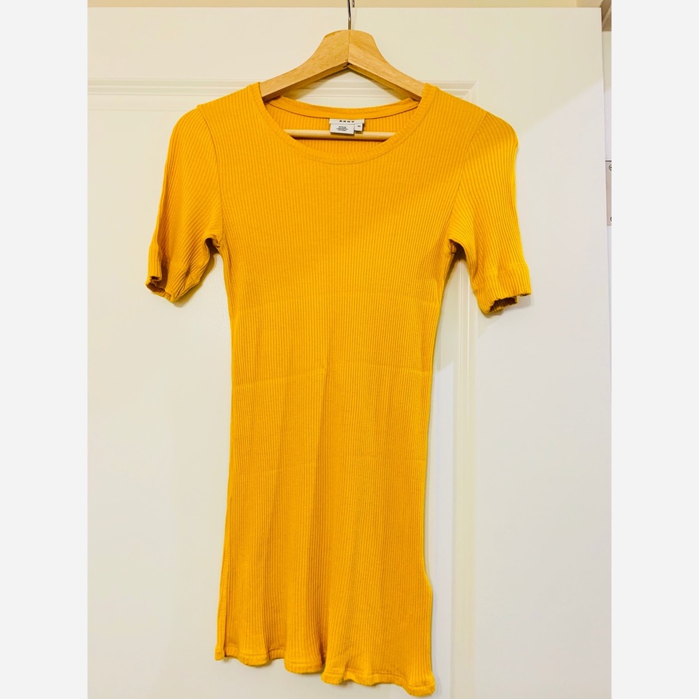 DKNY T-shirt- XS